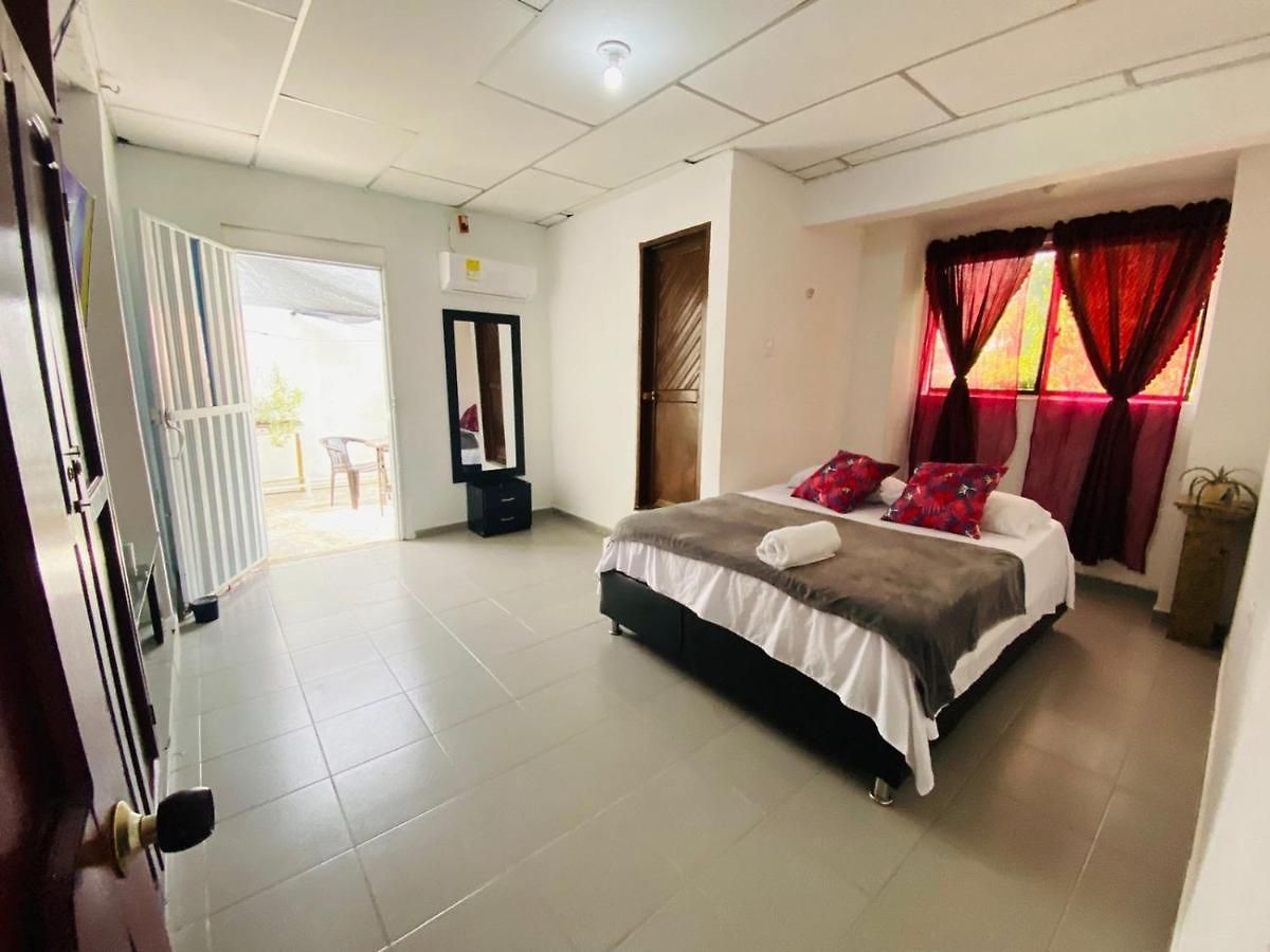 Urbanización Buenavista - Av Crisanto Luque Pensión 3*