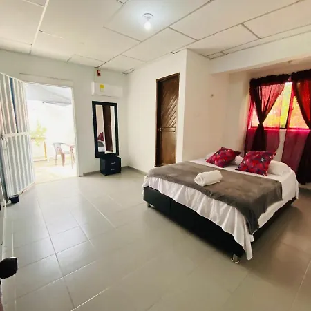 Urbanizacion Buenavista - Av Crisanto Luque Guest house 3*