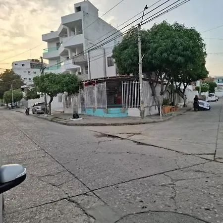 Urbanizacion Buenavista - Av Crisanto Luque Pensión 3*